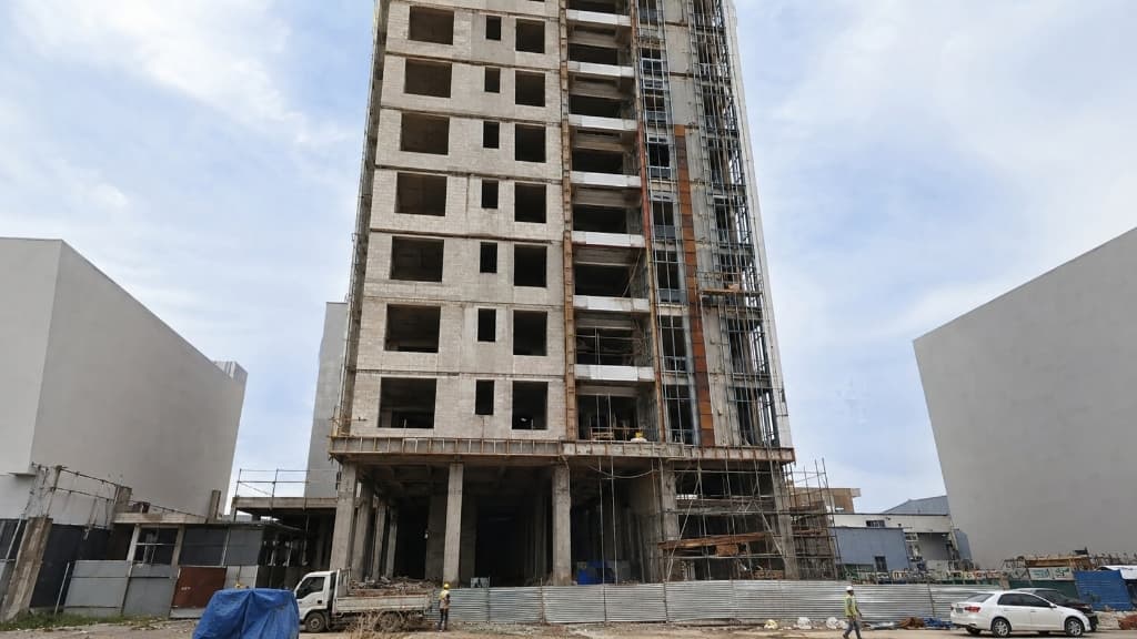 01 — EXISTING RAW SITE STRUCTURE